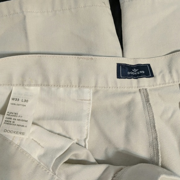 Great pair of Dockers 33x30 - Picture 3 of 3